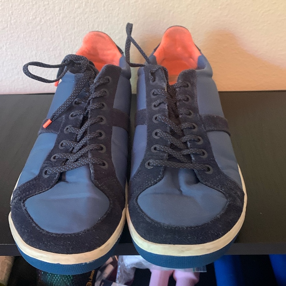 Plae Blue sneakers